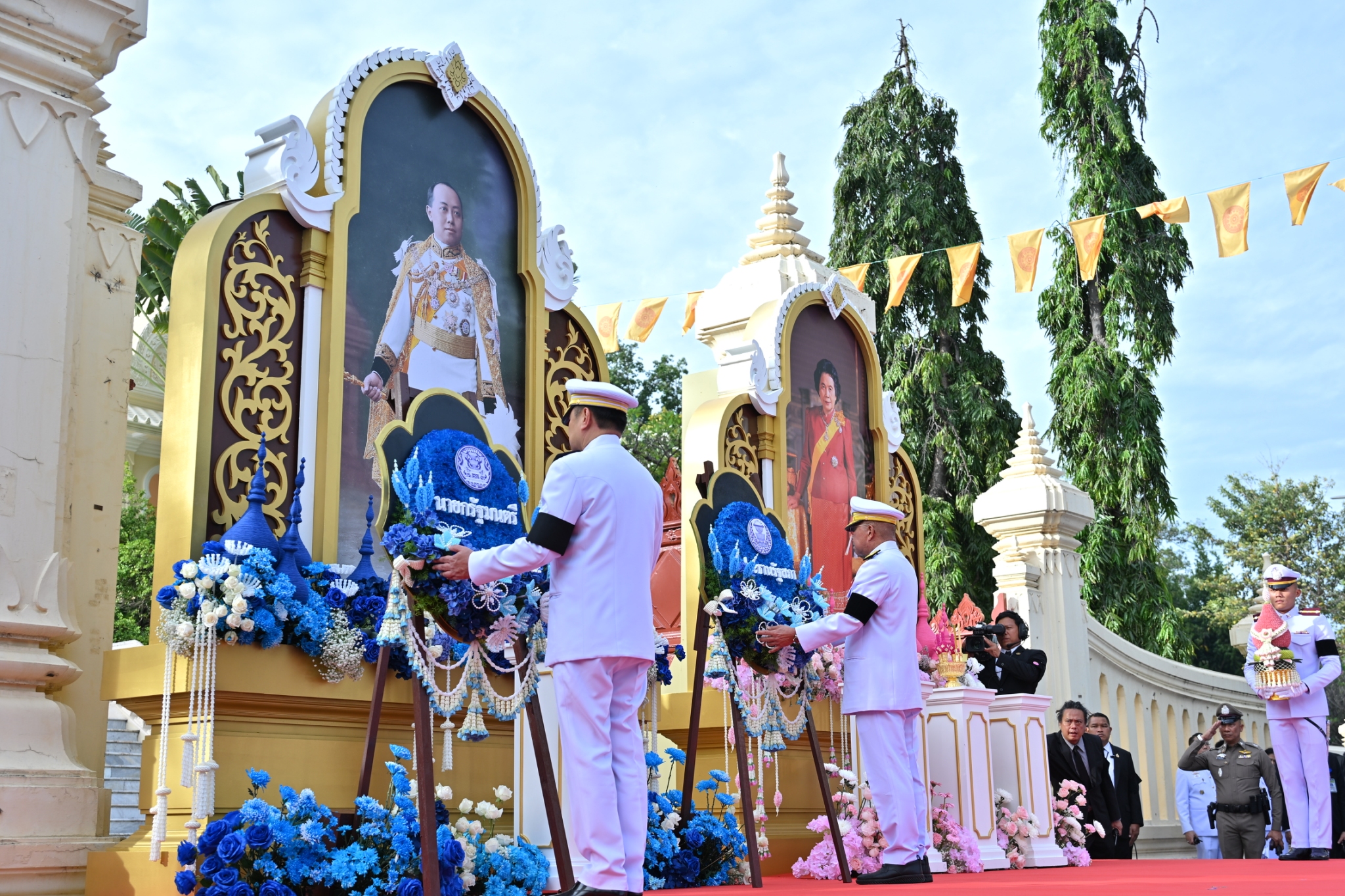 นครปฐม จัดพิธีเจริญพระพระพุทธมนต์และทำบุญตักบาตร ถวายพระราชกุศลพระมหาธีรราชเจ้า และสมเด็จกรมพระนครปฐมบรมขัตติยานี มหาธีรราชธิดา